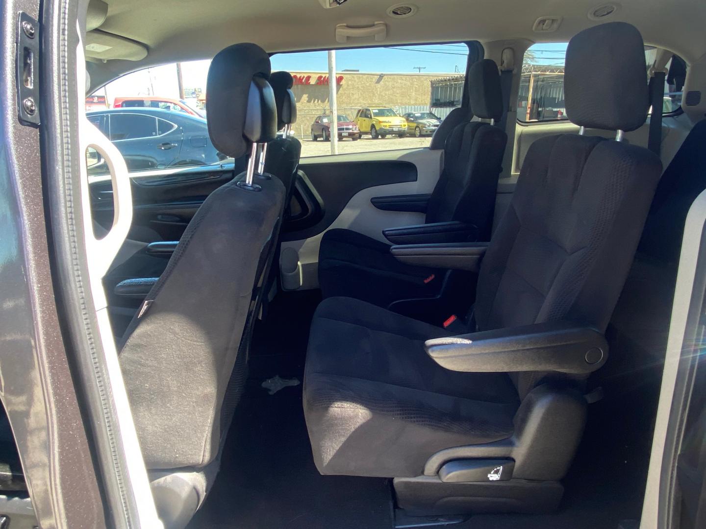 2016 /BLK Dodge Grand Caravan (2C4RDGBG8GR) with an V6, FLEX FUEL, 3.6 LITER engine, AUTOMATIC 6-SPD transmission, located at 44356 Date Ave., Lancaster, CA, 93534, (661) 945-6555, 34.688919, -118.139374 - Photo#4